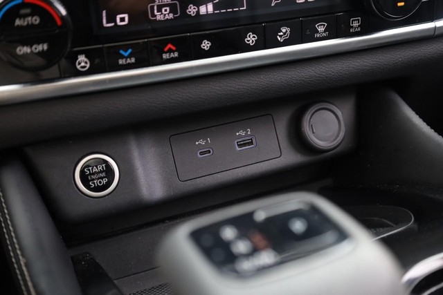 Nissan Rogue Vehicle Image 17