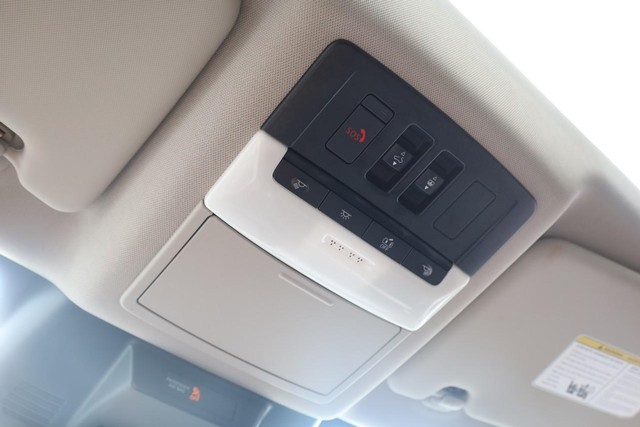 Nissan Rogue Vehicle Image 19