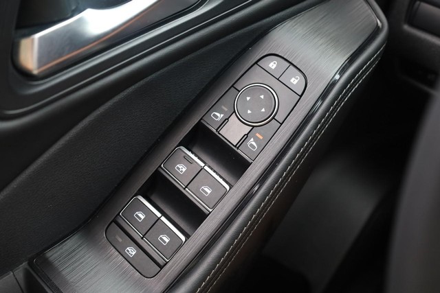 Nissan Rogue Vehicle Image 20