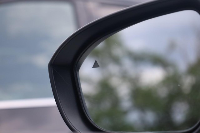 Nissan Rogue Vehicle Image 23