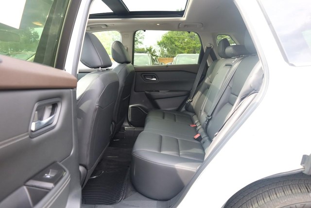 Nissan Rogue Vehicle Image 24