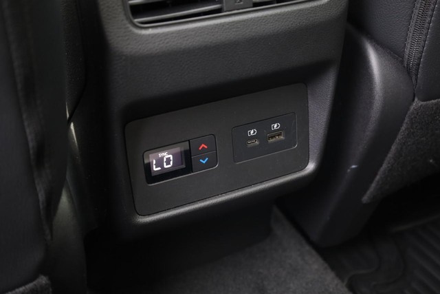 Nissan Rogue Vehicle Image 25