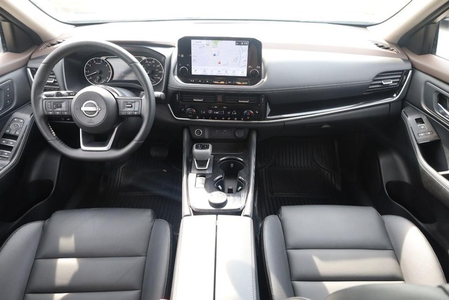 Nissan Rogue Vehicle Image 26