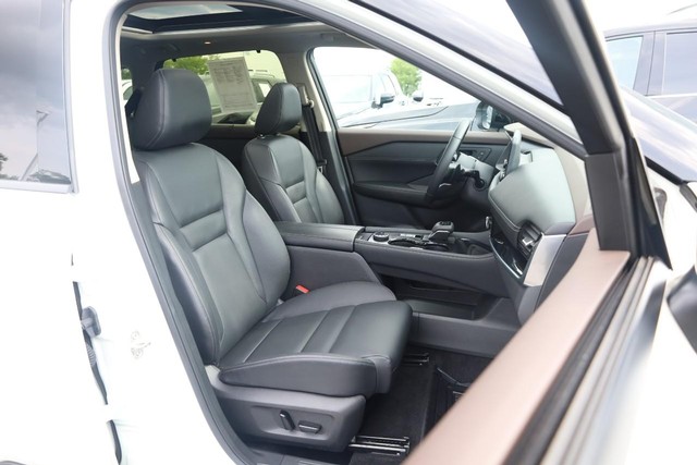 Nissan Rogue Vehicle Image 28