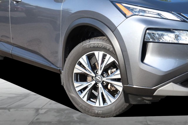 Nissan Rogue Vehicle Full-screen Gallery Image 3