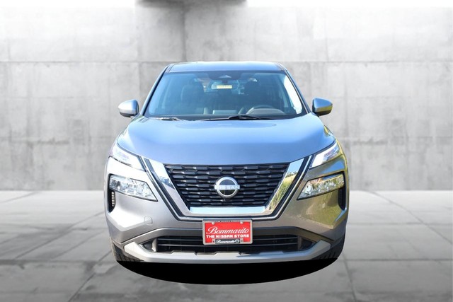 Nissan Rogue Vehicle Full-screen Gallery Image 4