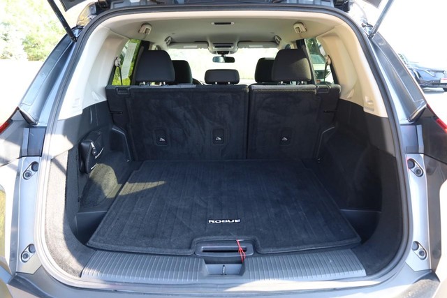Nissan Rogue Vehicle Full-screen Gallery Image 7