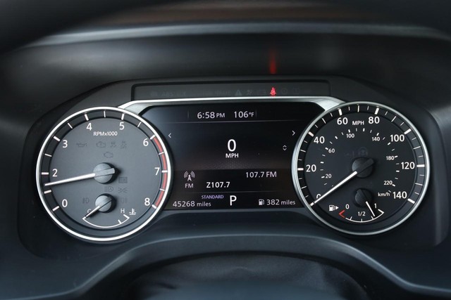 Nissan Rogue Vehicle Full-screen Gallery Image 10