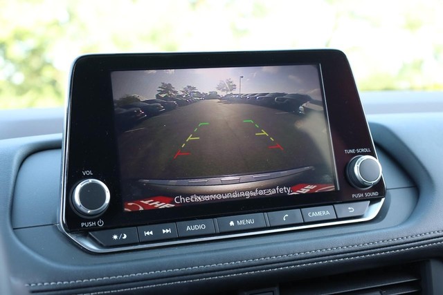 Nissan Rogue Vehicle Full-screen Gallery Image 12