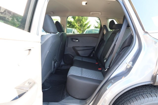 Nissan Rogue Vehicle Full-screen Gallery Image 20