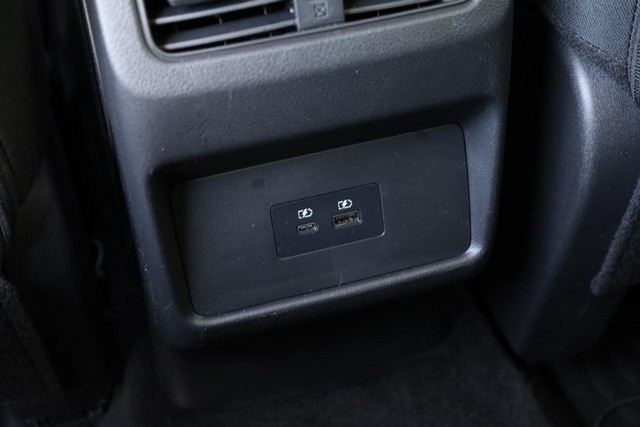 Nissan Rogue Vehicle Full-screen Gallery Image 21