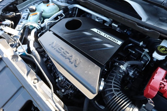 Nissan Rogue Vehicle Full-screen Gallery Image 25
