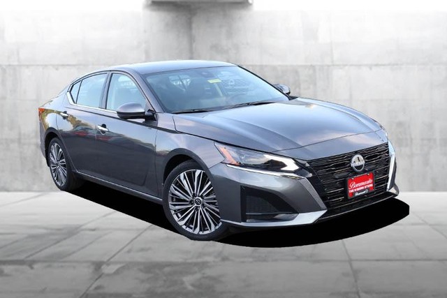 Nissan Altima Vehicle Image 02