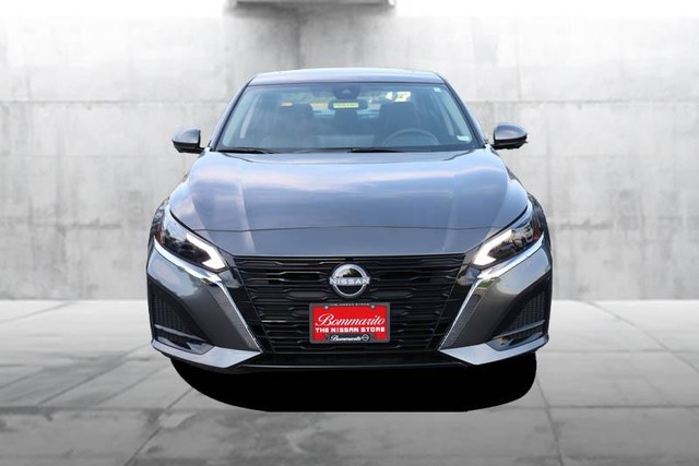 Nissan Altima Vehicle Image 04