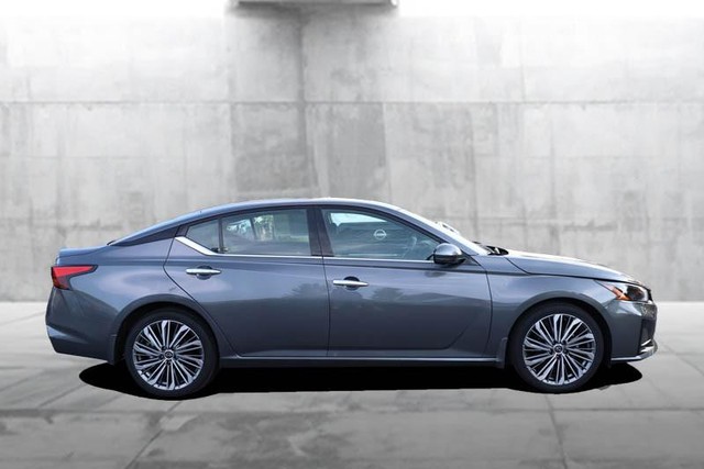 Nissan Altima Vehicle Image 05