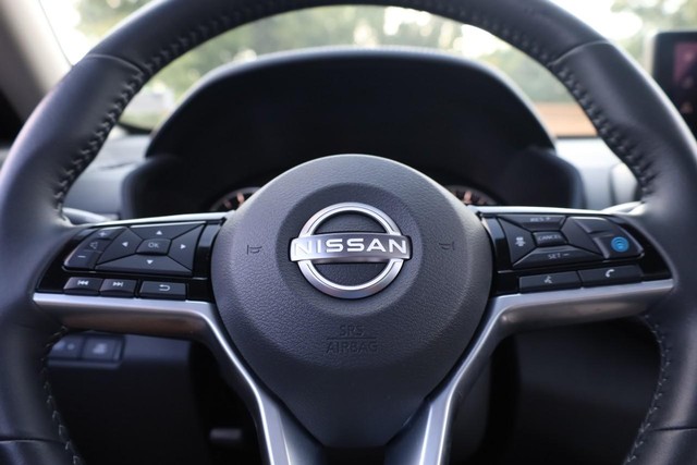 Nissan Altima Vehicle Image 09