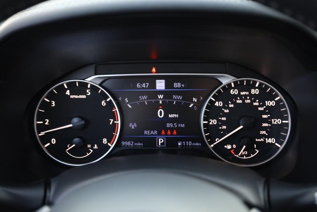 Nissan Altima Vehicle Image 10