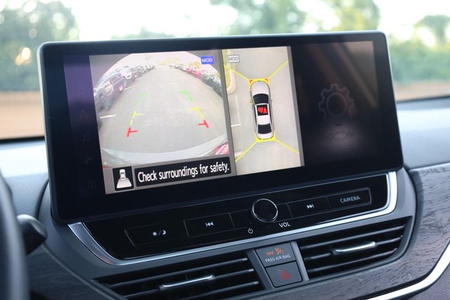 Nissan Altima Vehicle Image 13