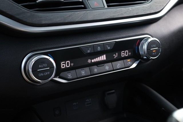 Nissan Altima Vehicle Image 14