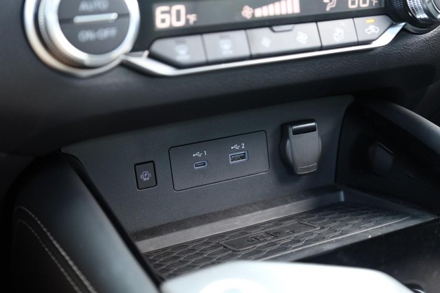 Nissan Altima Vehicle Image 15