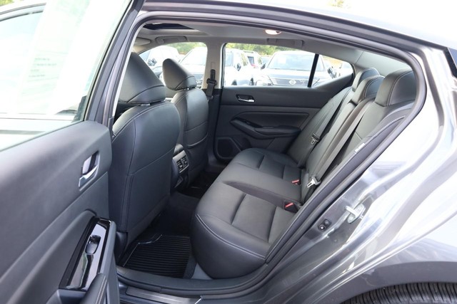 Nissan Altima Vehicle Image 20