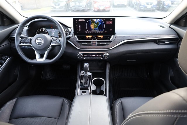 Nissan Altima Vehicle Image 22