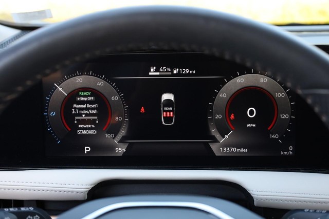Nissan ARIYA Vehicle Full-screen Gallery Image 12