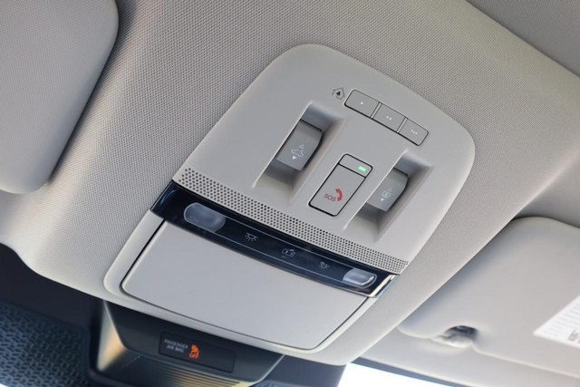 Nissan ARIYA Vehicle Full-screen Gallery Image 18