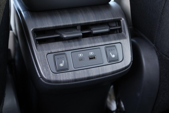 Nissan ARIYA Vehicle Full-screen Gallery Image 24