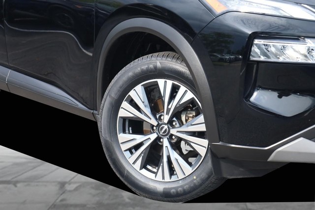 Nissan Rogue Vehicle Image 03