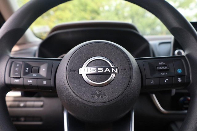 Nissan Rogue Vehicle Image 09