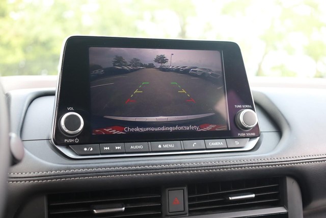 Nissan Rogue Vehicle Image 12