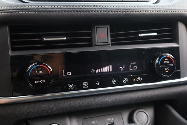 Nissan Rogue Vehicle Image 13