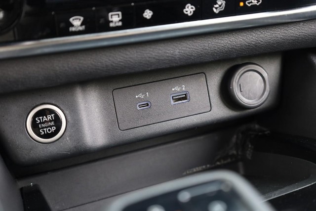Nissan Rogue Vehicle Image 14