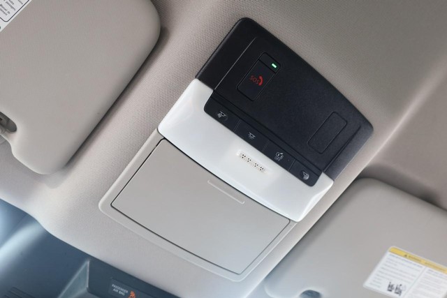 Nissan Rogue Vehicle Image 16