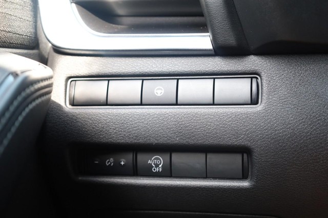 Nissan Rogue Vehicle Image 18