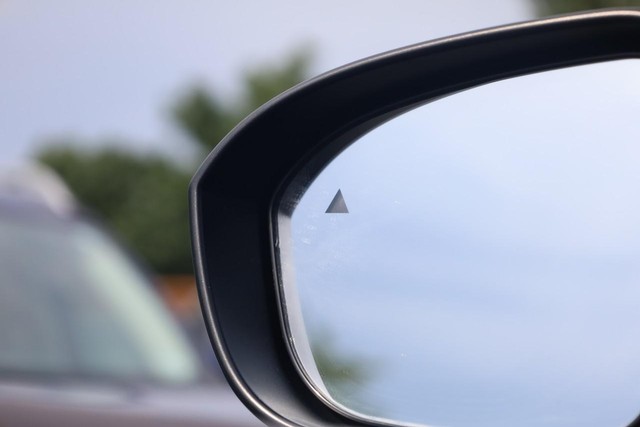 Nissan Rogue Vehicle Image 19