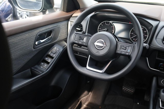 Nissan Rogue Vehicle Image 23