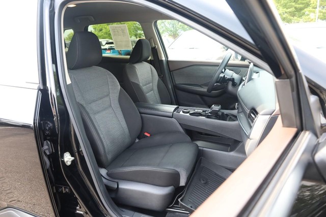 Nissan Rogue Vehicle Image 24