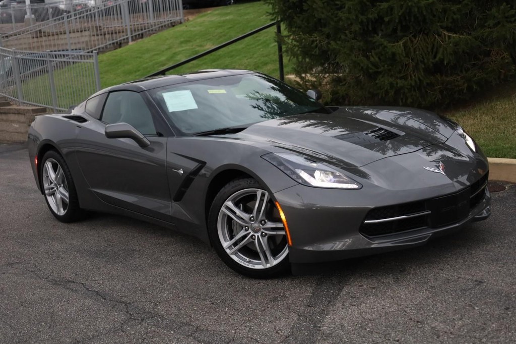 Chevrolet Corvette Vehicle Full-screen Gallery Image 02