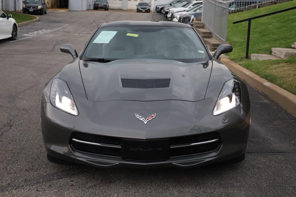 Chevrolet Corvette Vehicle Full-screen Gallery Image 04