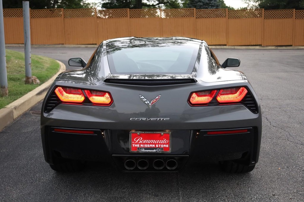 Chevrolet Corvette Vehicle Full-screen Gallery Image 06