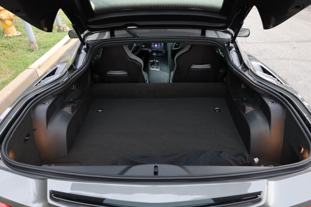 Chevrolet Corvette Vehicle Full-screen Gallery Image 09