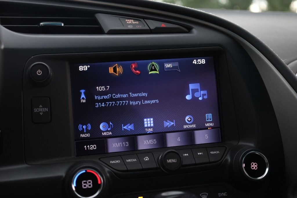 Chevrolet Corvette Vehicle Full-screen Gallery Image 13