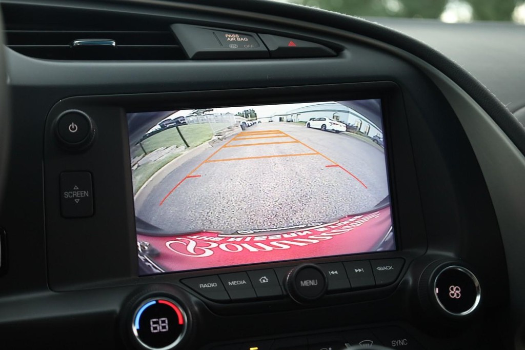 Chevrolet Corvette Vehicle Full-screen Gallery Image 14