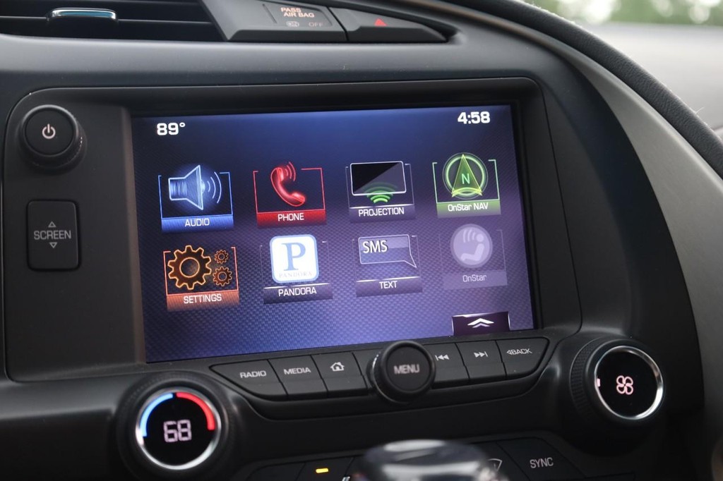 Chevrolet Corvette Vehicle Full-screen Gallery Image 16