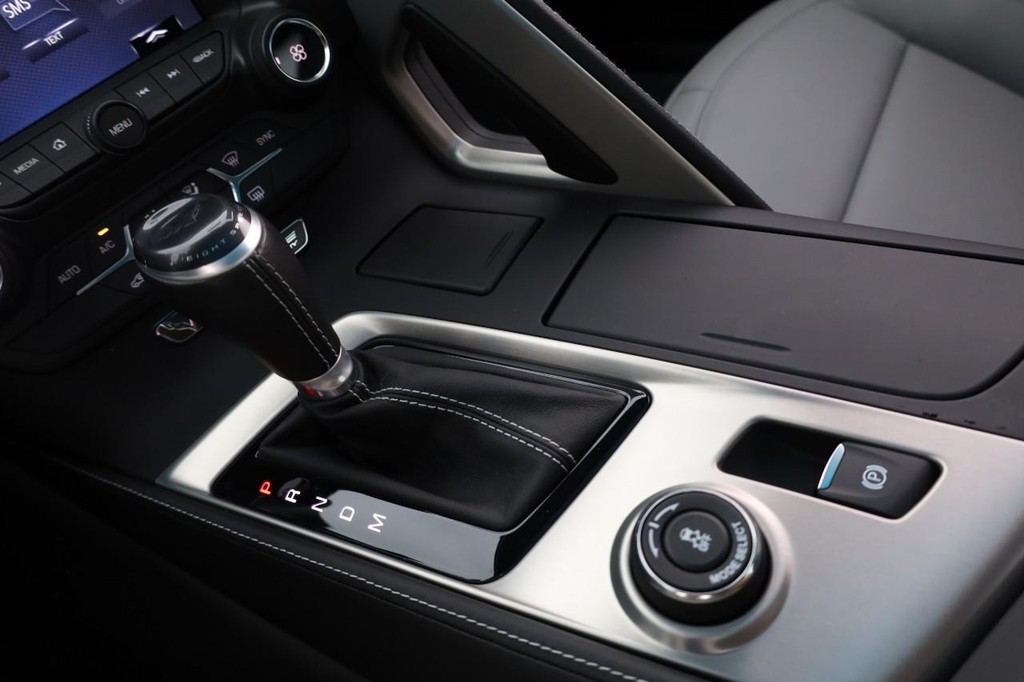 Chevrolet Corvette Vehicle Full-screen Gallery Image 17