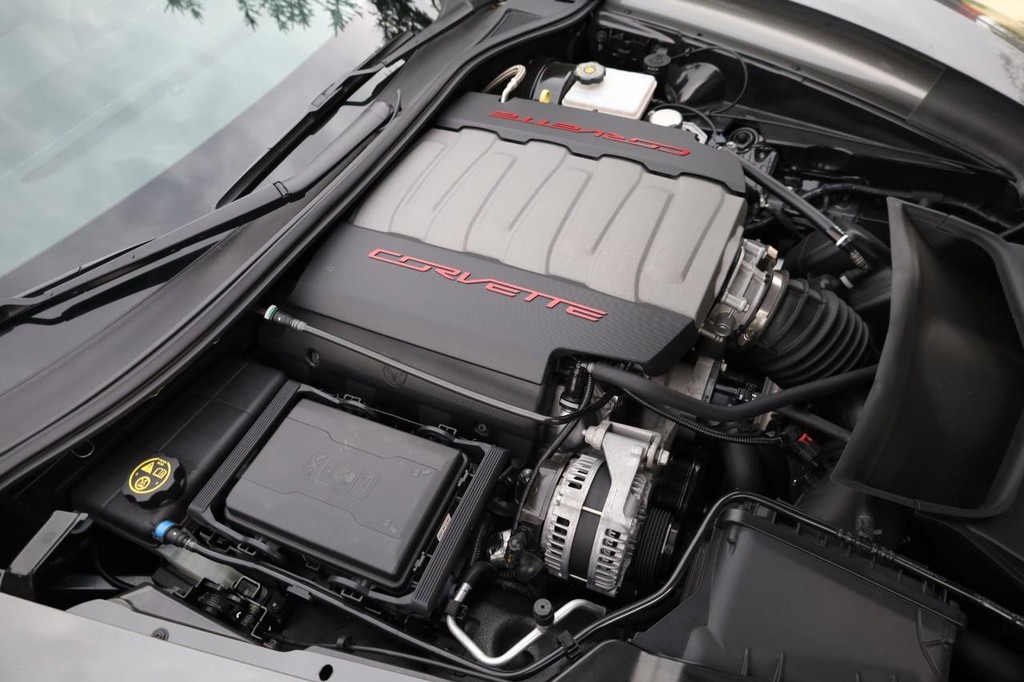 Chevrolet Corvette Vehicle Full-screen Gallery Image 22