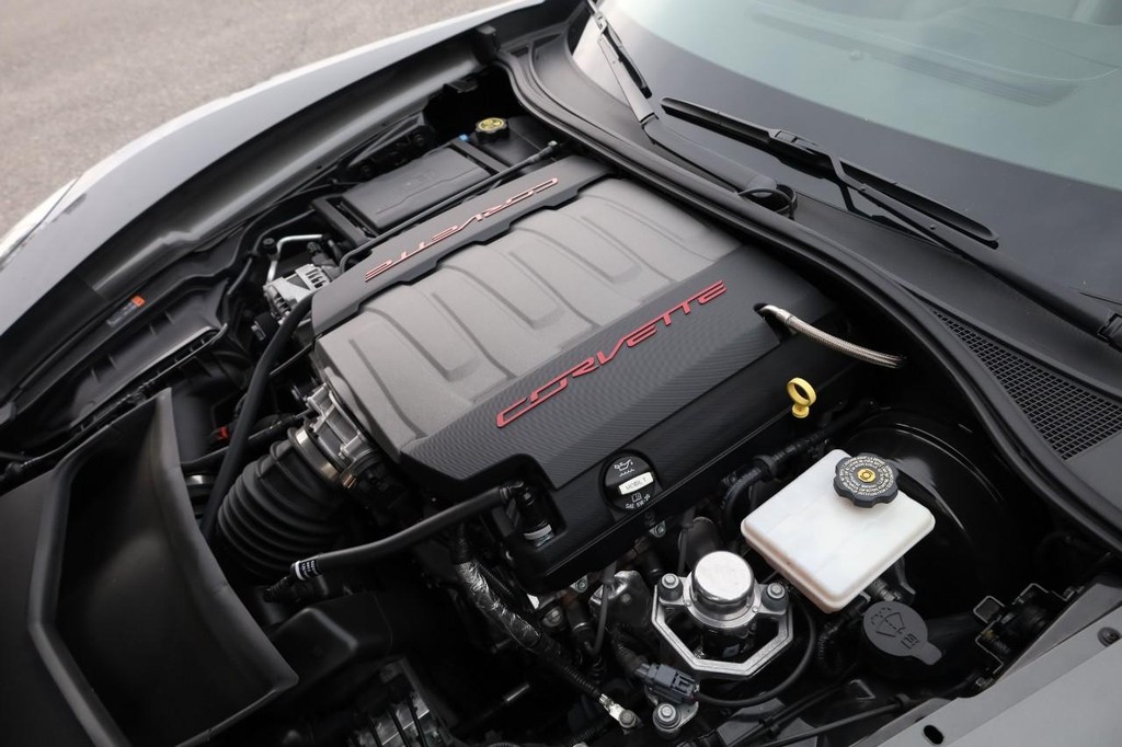 Chevrolet Corvette Vehicle Full-screen Gallery Image 23