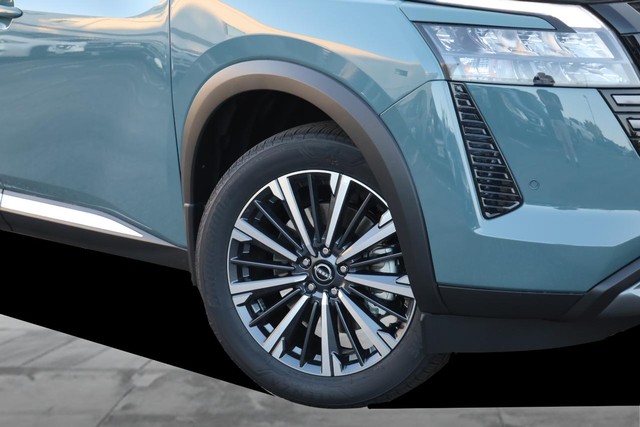 Nissan Pathfinder Vehicle Image 03